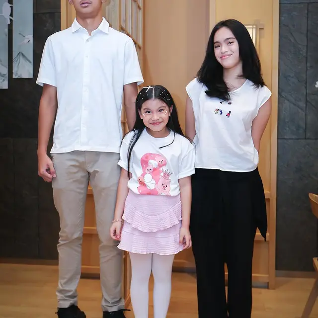 Baru Ulang Tahun, Ini 6 Potret Dhofin Putra Ibnu Jamil Bareng Ayah dan Keluarga Sambungnya