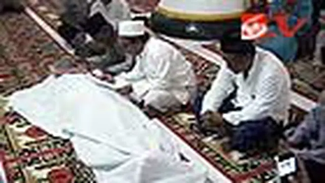 Bersihkan Nama, Saliha Sumpah Pocong di Masjid