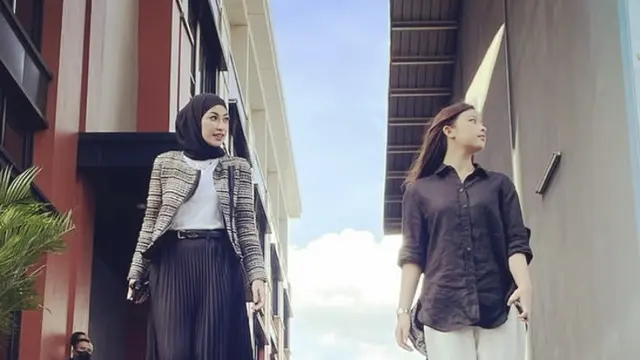 Intip gaya busana hingga hijab Annisa Trihapsari, credit: @hapsarianissa29