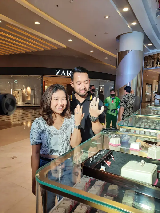 Kiky Saputri dan M. Khairi.