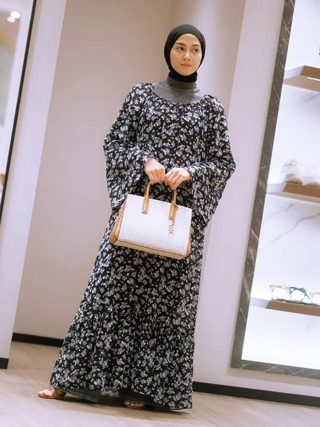 Nina Zatulini Umumkan Kehamilan Keempat, Ini 6 Gaya Stylishnya di Usia 33 Tahun