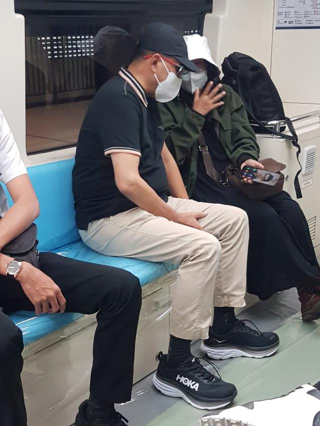 Menteri Perhubungan (Menhub) Budi Karya Sumadi ikut dalam uji coba LRT Jabodebek dengan masyarakat. Budi Karya menyamar tanpa menggunakan pakaian dinas untuk mengetahui kesiapan moda transportasi yang akan diresmikan besok 28 Agustus 2023. (Istimewa)