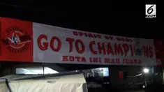 Jelang laga pamungkas penentuan juara, banyak Jakmania yang masih mencoba mendapatkan tiket untuk nonton. Mereka juga mencoba mencari tiket dengan cara online.