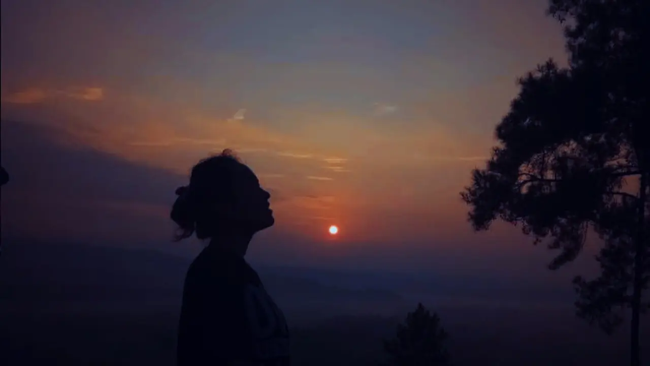 Menikmati sinrise di Buper Guak Lagi, Kabupaten Limapuluh Kota, Sumatera Barat.