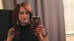 Carrie Hilton berswafoto di dalam sebuah ruangan. Carrie Hilton menjadi nenek saat usianya menginjak 35 tahun. (Instagram/carrie_hilton)