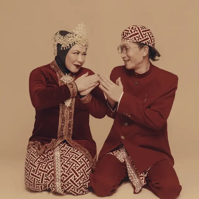 Anniversary Pernikahan Ke-25, Ini 7 Pemotretan Melly Goeslaw dan Anto Hoed