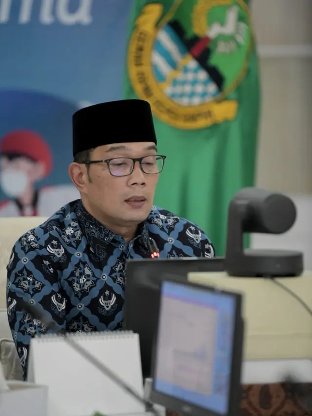 Emil menyatakan, ada tiga jenis penyakit bawaan yang menjadi penyebab meninggalnya pasien COVID-19 di Jabar. Yakni hipertensi, diabetes, dan jantung.