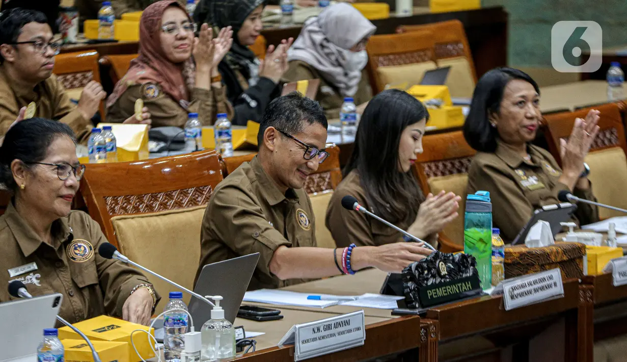 Antara lain adalah soal kawasan industri prioritas dan smelter, pengelolaan terpadu UMKM, akselerasi pengembangan energi terbarukan dan konservasi energi. (Liputan6.com/Faizal Fanani)