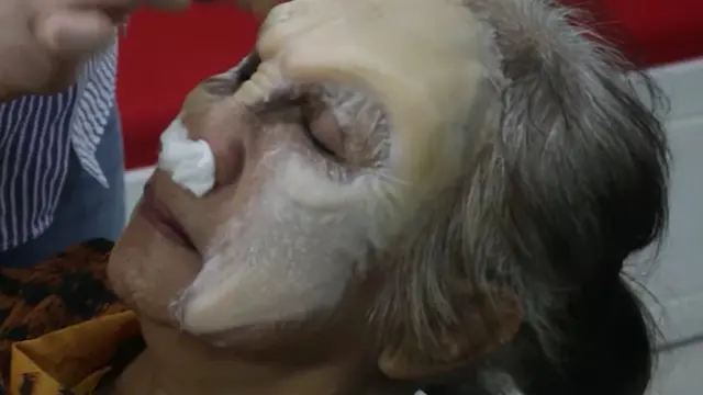 Dewi Sri perankan Mbah Dok (YouTube/irene widya)