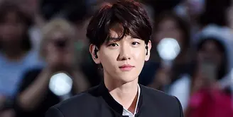 Selain terjun di dunia hiburan Korea Selatan, Baekhyun EXO juga terjun di dunia fashion. Lantaran cowok ganteng ini berkolaborasi dengan lini fashion yang bernama Prive by BBH. (Foto: Soompi.com)