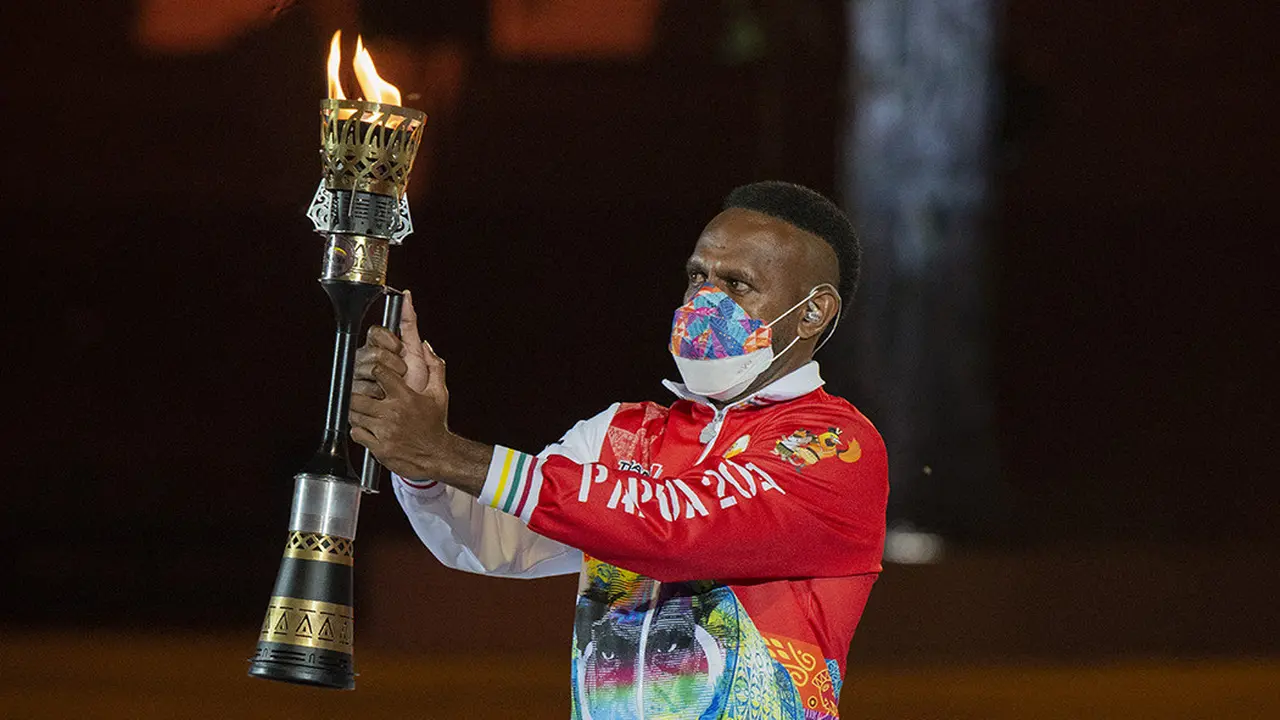 Foto: Boaz Solossa Sang Pembawa Obor PON XX 2020 Papua