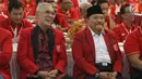 Ketua Dewan Penasihat Partai Keadilan dan Persatuan Indonesia (PKPI) Try Sutrisno (kiri)  dan Ketua Umum PKPI Hendropriyono (kanan) saat menghadiri Kongres Luar Biasa PKPI di Jakarta, Minggu (13/5). (Liputan6.com/Arya Manggala)