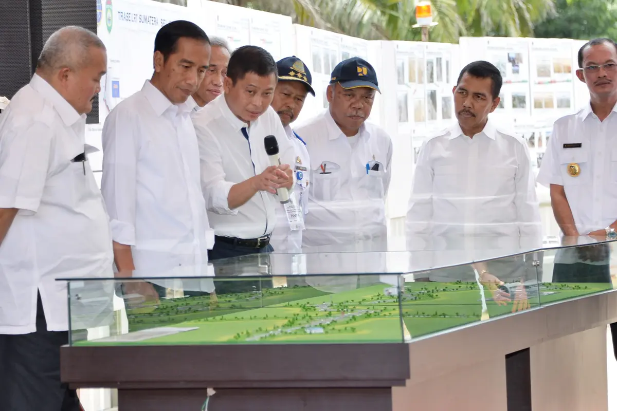 20160303-Jokowi  Tinjau Pembangunan LRT Palembang- Daniel Pietersz