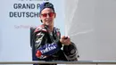 Dengan hasil ini, Fabio Quartararo masih memimpin di klasemen sementara dengan raihan 172 poin. Di posisi kedua ditempati pembalap Aprilia, Aleix Espargaro dengan koleksi 138 poin diikuti pembalap Ducati, Johann Zarco dengan 111 poin di posisi ketiga. (AFP/Ronny Hartmann)