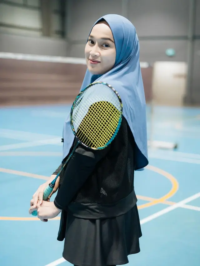Potret Ririe Fairus saat bermain bulu tangkis  (Sumber: Instagram/@ririe_fairus)