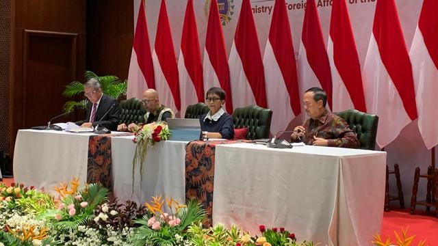 Press briefing Kementerian Luar Negeri oleh Menteri Luar Negeri Retno Marsudi, Duta Besar Arto, Duta  Besar Triansyah Djani, dan Duta Besar Ngurah Swajaya pada Rabu (5/4/2023).
