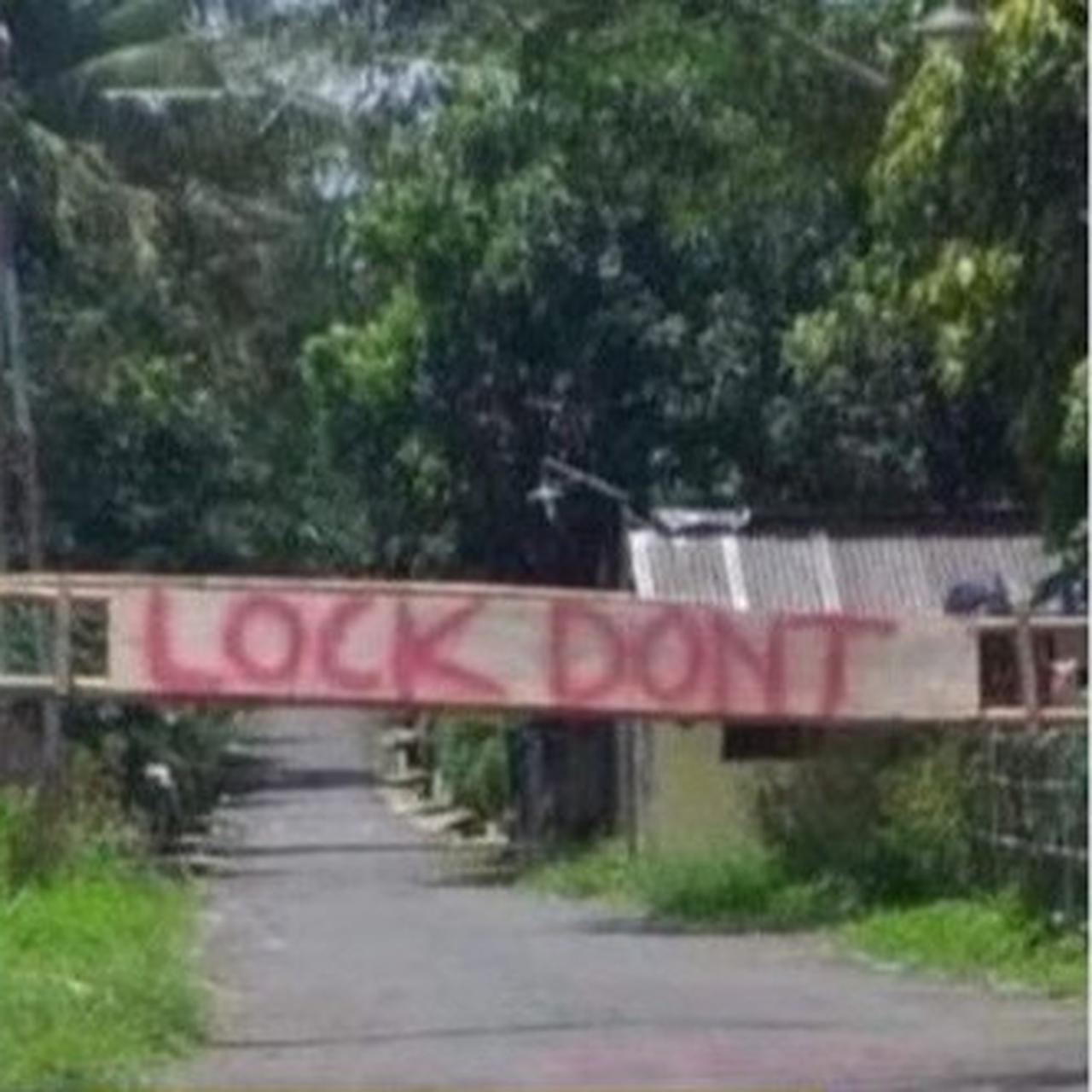7 Tulisan Kocak Di Portal Lockdown Yang Dibikin Warga Guna Cegah Virus Corona Otosia Com
