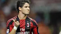 Selebrasi khas striker AC Milan Alexander Pato setelah menjebol gawang Lecce di laga perdana Serie A yang digelar di San Siro Stadium, 29 Agustus 2010. Milan unggul 4-0. AFP PHOTO / GIUSEPPE CACACE 