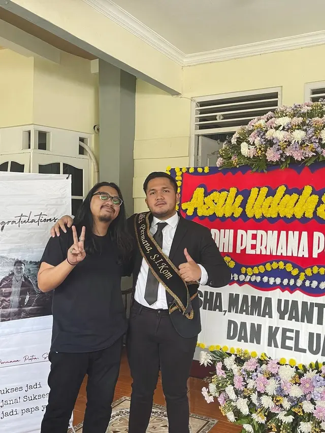 6 Potret Kesha Ratuliu Rayakan Kelulusan Suami, Baby Bump Jadi Sorotan