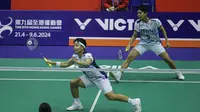 Ganda putri Indonesia, Apriyani Rahayu/Siti Fadia Silva Ramadhanti, tampil pada 16 besar Hong Kong Open 2023 di Hong Kong Coliseum, Kowloon, Kamis (14/9/2023). (Bola.com/PBSI)