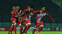 PSBK Blitar menahan PSCS Cilacap 1-1 pada laga play-off Grup H Liga 2, Kamis (12/10/2017). (Bola.com/Gatot Susetyo)