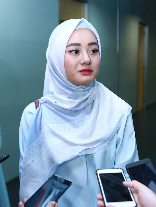 Putuskan Berhijab, Dinda Hauw Selektif Soal Pekerjaan ...