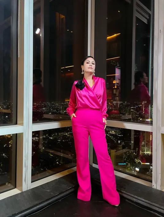 <p>Selain menjaga tubuh tetap bugar, istri Surya Saputra tersebut juga menjadi lebih percaya diri dengan penampilannya. Bisa dilihat dari deretan potret terbaru Cynthia Lamusu ini! (FOTO: instagram.com/@cynthia_lamusu)</p>