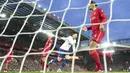 <p>Pemain Tottenham Hotspur Son Heung-min (kedua kanan) melakukan selebrasi usai mencetak gol ke gawang Liverpool pada pertandingan sepak bola Liga Inggris di Stadion Anfield, Liverpool, Inggris, 7 Mei 2022. Pertandingan berakhir imbang 1-1. (AP Photo/Jon Super)</p>