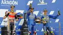 Pembalap Alex Rins, Alex Marquez dan Joan Mir melakukan selebrasi di atas podium usai balapan MotoGP Aragon, Spanyol, Minggu (18/10/2020). Alex Rins berhasil finis pertama dengan catatan waktu 41 menit, 54,391 detik. (AP Photo/Jose Breton)