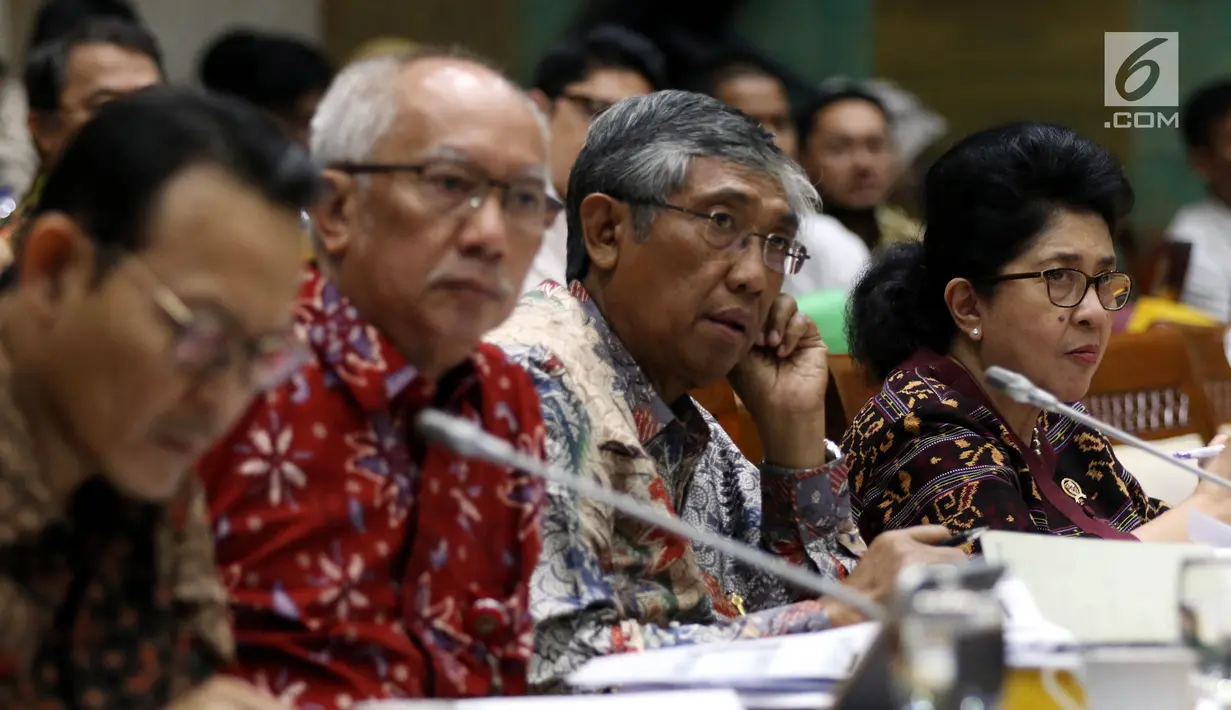 Menkes Nina F Moeloek, Wakil Menteri Keuangan Mardiasmo, Dirut BPJS KEsehatan Fachmi Idris dan Ketua Dewan Jaminan Sosial Kesehatan Tubagus Achmad Choesni saat mengikuti Rapet Kerja Gabungan dengan Komisi XI dan IX DPR di Kompleks Parlemen, Jakarta, Senin (2/9/2019). (Liputan6.com/Johan Tallo)