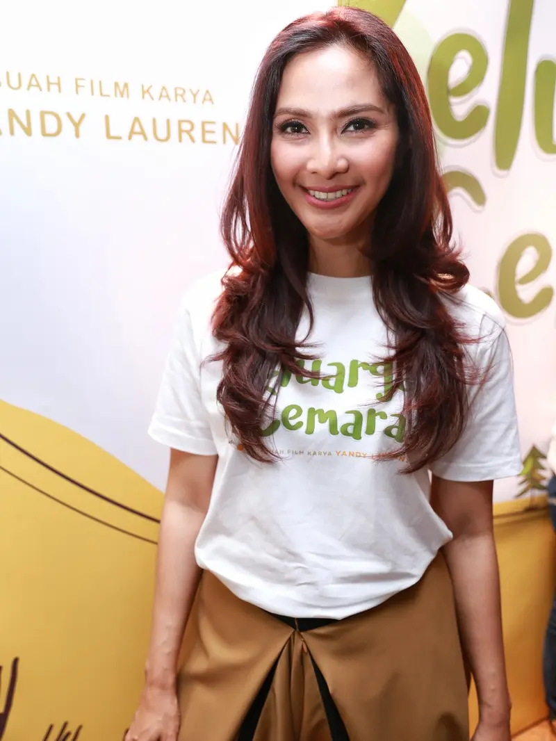 Seperti Vampir, 5 Pesohor Perempuan Indonesia Ini Awet Muda