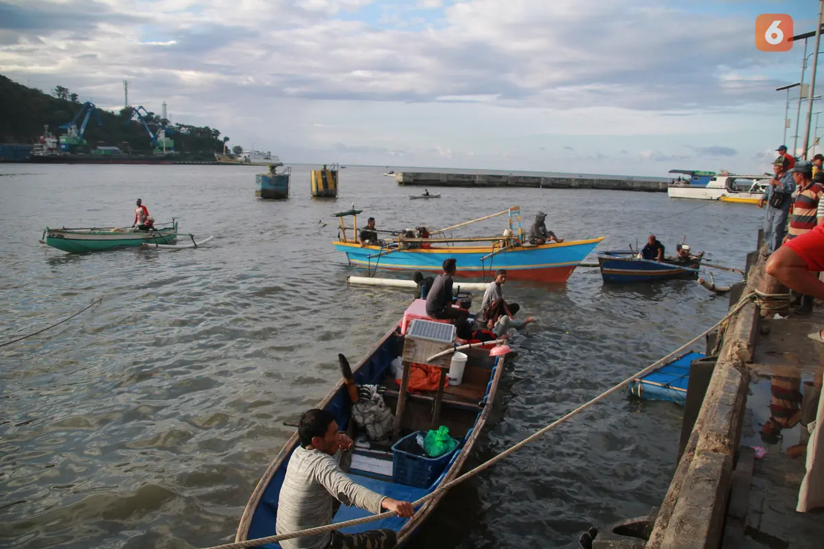 Aktivitas nelayan di pesisir Kota Gorontalo (Foto: Arfandi Ibrahim/Liputan6.com)