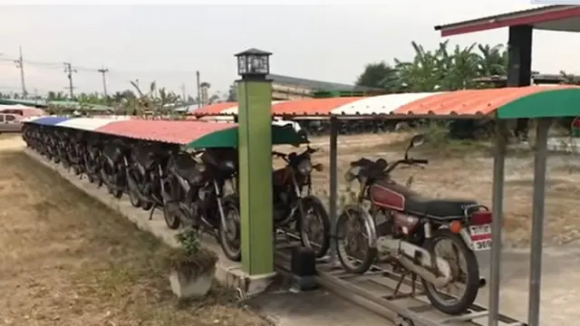8 Potret Pagar Rumah Nyeleneh yang Unik, Ada Motor Hingga Mobil