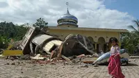 Tatapan Tegar Aliya, Korban Tsunami yang Diguncang Gempa Aceh