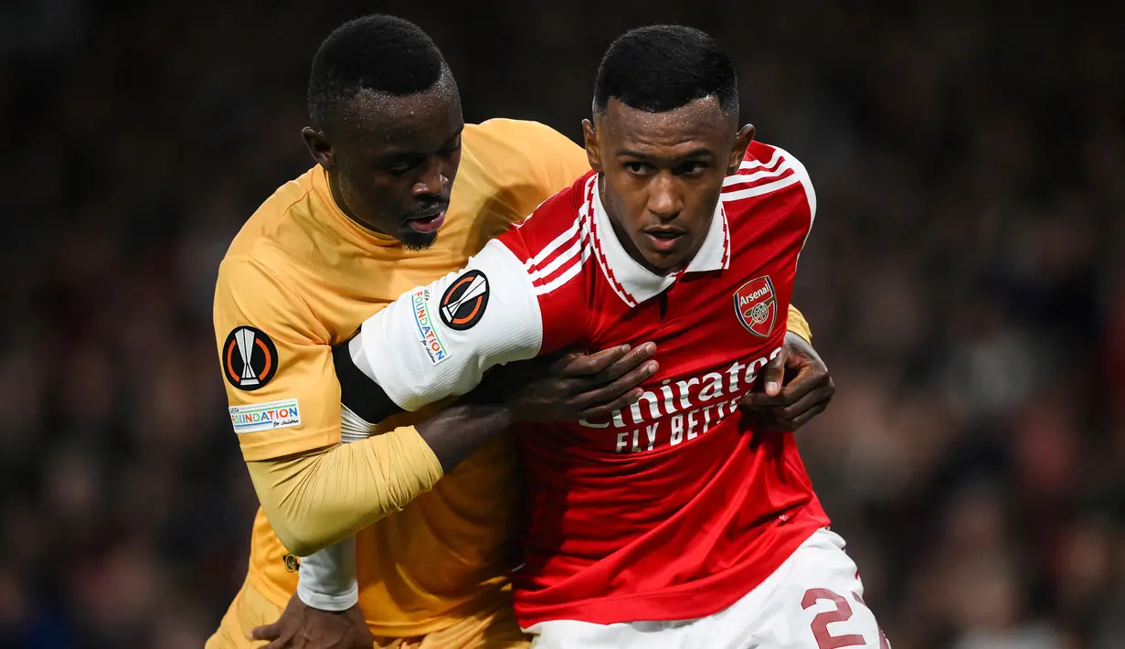 Marquinhos. Sayap kanan berusia 19 tahun ini didatangkan Arsenal pada awal musim 2022/2023 dari Sao Paulo dengan nilai transfer 3,5 juta euro. Ia diikat dengan durasi kontrak hingga akhir musim 2026/2027. Sejauh ini ia telah tampil dalam 11 laga di semua ajang dengn torehan 5 gol dan 3 assist. (AFP/Daniel Leal)