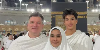 Maudy memilih umrah di penghujung tahun 2024 bersama suami dan putranya. Tampak keluarga ini pun berfoto di depan Ka'bah dengan pakaian serba putih. [@maudykoesnaedi]