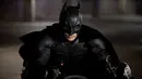 Bruce Wayne merupakan orang di balik jubah Batman. The Richest mencatat kekayaan Bruce mencapai USD 80 miliar. (foto: independent.co.uk)