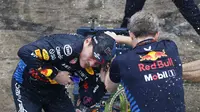 Momen Max Verstappen memenangkan balapan F1 GP Brasil. (Miguel Schincariol / AFP)