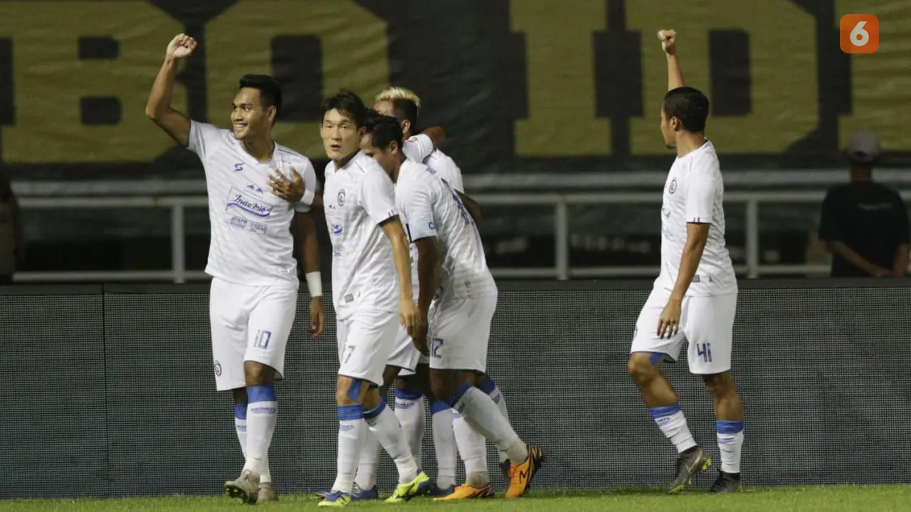 Skuad Arema FC Lakukan Selebrasi