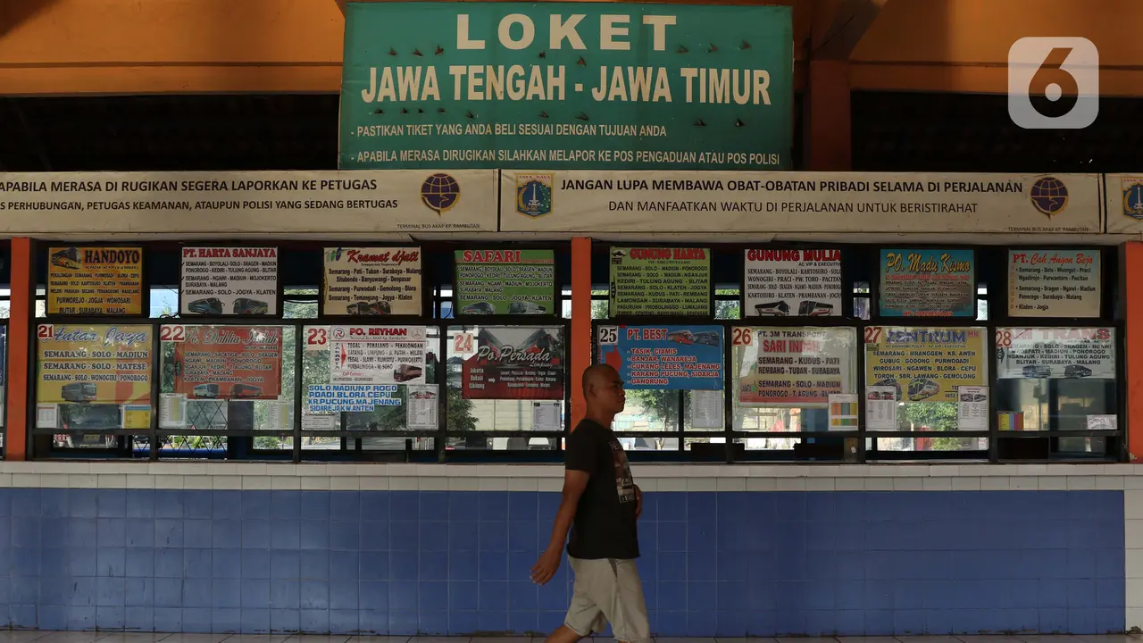 Aktivitas Terminal Kampung Rambutan Masih Kosong