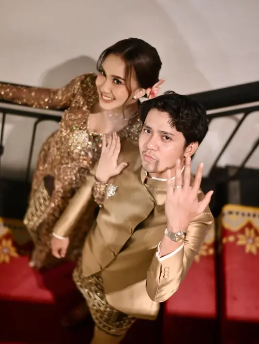 <p>Meski momen spesial ini sudah berlangsung pada 24 Mei 2025 lalu, pasangan aktor dan penyanyi ini baru mengunggah foto-foto manis mereka pada Senin (16/6). [@raissarmdhn].</p>