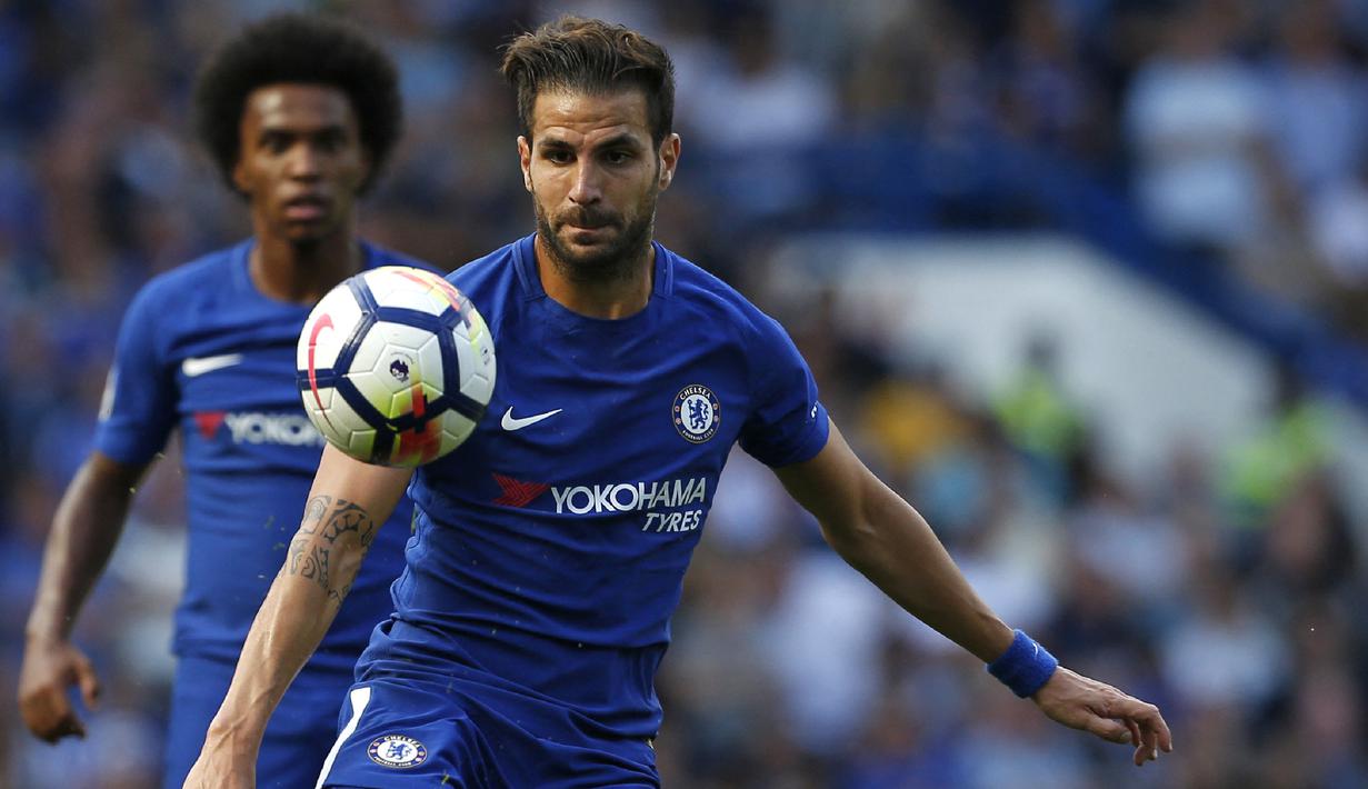 Cesc Fabregas. Gelandang tengah Spanyol ini memperkuat Chelsea selama 5 musim mulai 2014/2015 hingga 2018/2019 usai didatangkan dari Barcelona. Tampil dalam 198 laga dengan torehan 22 gol dan 57 assist, ia menyumbang 2 trofi Premier League, 1 Piala FA dan 1 Piala Liga. (AFP/Ian Kington)