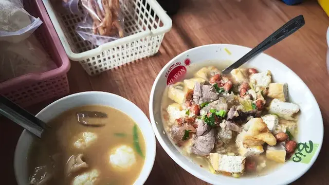 Warung Mie Thoprak & Dhawet Gempol Pleret Mangkuyudan