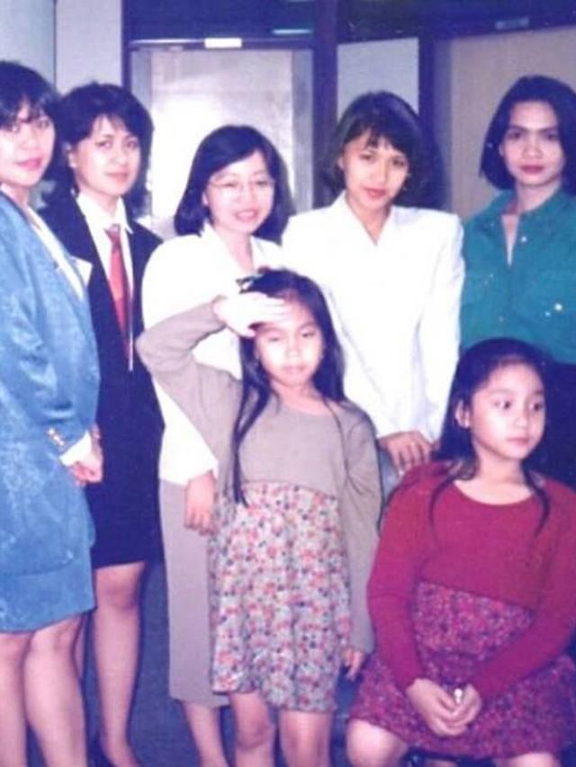 6 Potret Lawas Rieta Amilia Bareng Nagita Slavina dan Caca Tengker, Curi Perhatian