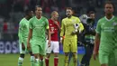 Para pemain PSV Eindhoven terlihat kecewa usai kalah dari Bayern Munchen 4-1 pada laga grup D Liga Champions di Allianz Arena, Munich, Kamis (20/10/16) dini hari WIB. (Reuters/Michael Dalder)