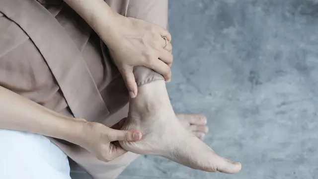 Mulai Rutin Cek Kondisi Kaki Setiap Hari