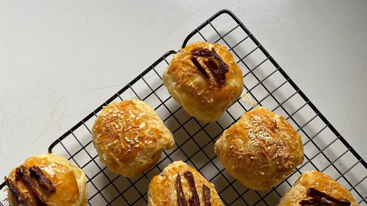 Menguak Ragam Oleh-oleh Khas Bandung Selain Peuyeum, Dari Bolen hingga Batagor