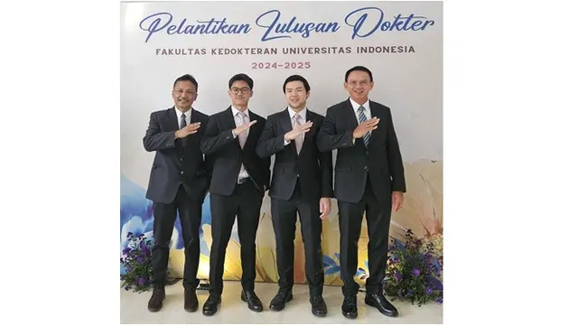 6 Potret Nicholas Sean Jalani Sumpah Dokter, Didampingi Ahok dan Nenek