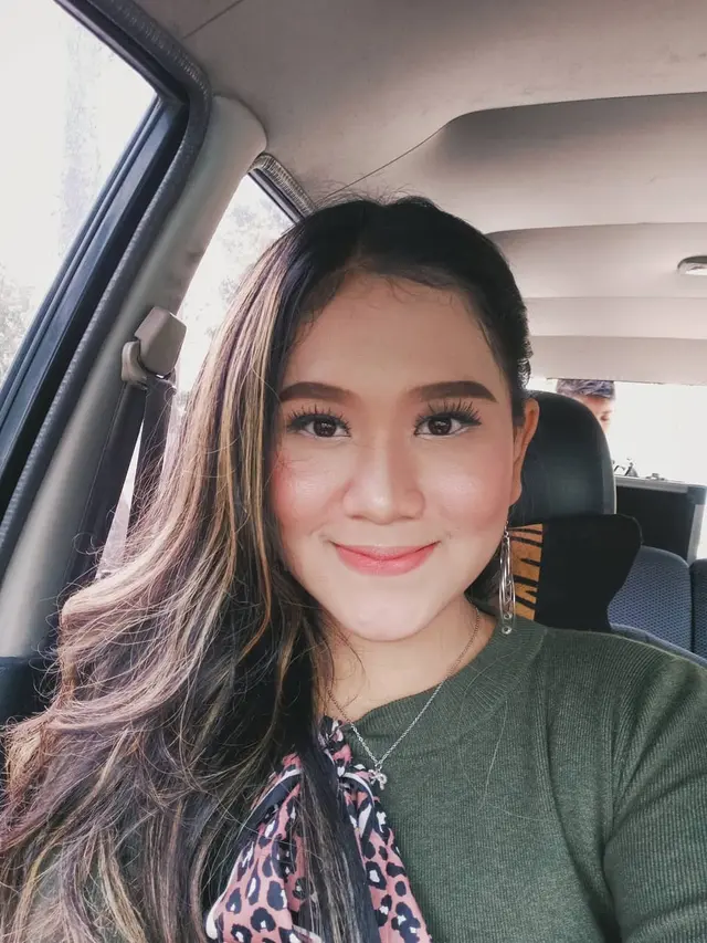7 Potret Anggun Pramudita, Pedangdut yang Viral dengan Jargon 'Tarik Sis Semongko'