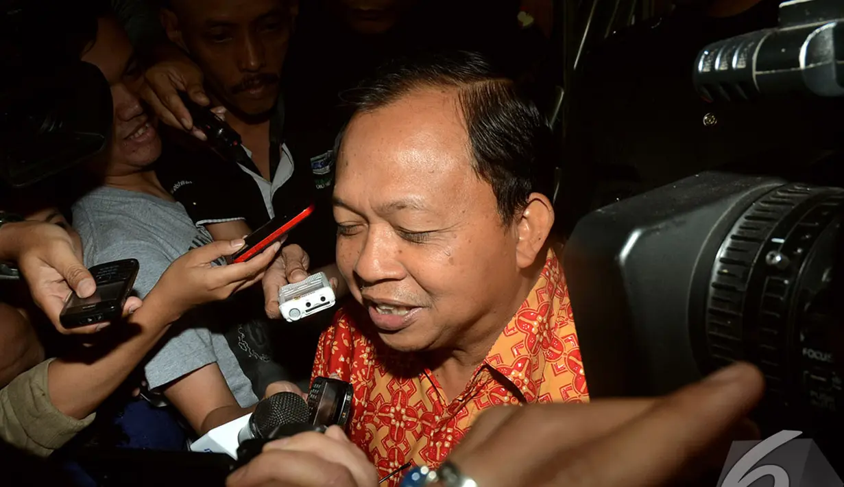 Wayan diperiksa sebagai saksi bagi tersangka Muhtar Ependy, terkait sangkaan menghalangi dan merintangi persidangan serta memberikan keterangan tidak benar, Selasa (2/9/2014) (Liputan6.com/Faisal R Syam)